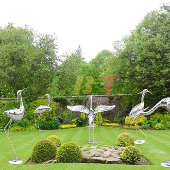Ландшафтная зеркальная скульптура лебедя и журавля из нержавеющей стали украшает лужайку у бассейна отеля, украшения для животных