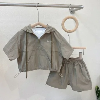 Летний комплект одежды для маленьких мальчиков, детская Корейская повседневная толстовка с короткими рукавами из двух предметов + шорты, костюм из 2 предметов