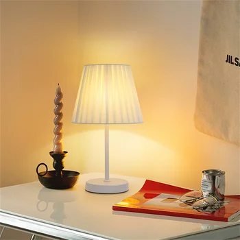 Ретро плиссированная настольная лампа из скандинавской ткани Настольная лампа Светодиодный ночник прикроватная лампа для спальни Девчачья атмосфера Лампы для домашнего декора